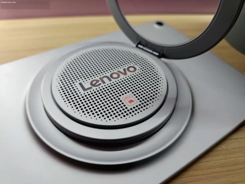 Lenovo Tab Plus Gen 2 dengan desain layar lebar dan speaker terintegrasi untuk hiburan portabel