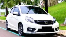Honda Brio 2014 bekas kini semakin terjangkau dan tetap diminati sebagai kendaraan perkotaan.