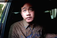 elektabilitas Gibran turun — Prabowo Subianto dan Gibran Rakabuming Raka dalam sebuah kesempatan resmi