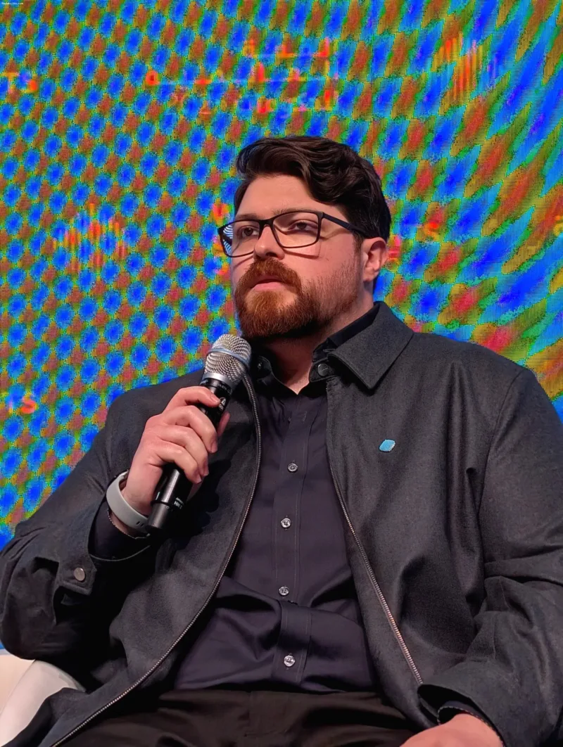 Ilustrasi perdebatan ideologi AI dan regulasi teknologi di Silicon Valley