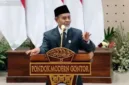 KH Hasan Abdullah Sahal melontarkan candaan di depan Presiden Prabowo Subianto saat peringatan satu abad Pondok Modern Darussalam Gontor.