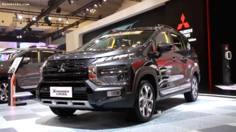Xpander Cross Premium Bekas — Tampilan depan Mitsubishi Xpander Cross Premium 2023 bekas yang tampil gagah dan sporty