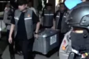 Penyidik kepolisian menggeledah ruang kerja Bupati Gowa terkait dugaan korupsi.