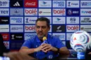 Pelatih Arema FC, Marcos Santos, memberikan keterangan pers jelang laga melawan Persik Kediri di Stadion Kanjuruhan.