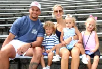 Anak Patrick Brittany — Patrick dan Brittany Mahomes bersama ketiga anak mereka di sebuah acara keluarga.