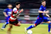 Dimitar Mitkov melakukan selebrasi setelah mencetak gol untuk Madura United melawan Persijap