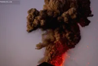 bahaya abu vulkanik — Ilustrasi abu vulkanik dari erupsi gunung berapi yang berbahaya bagi mesin jet pesawat terbang.