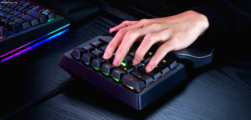 Razer Tartarus V2 Pro gaming keypad dengan 31 tombol dan thumbstick