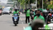 Kementerian Perhubungan memasukkan aturan tanggung jawab ojol dan aplikator ke dalam draf revisi UU LLAJ.