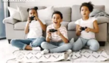Bermain game secara teratur dapat memberikan stimulasi kognitif yang bermanfaat bagi kesehatan otak.