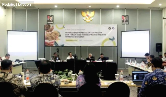 penurunan nikotin-tar — Grafik perbandingan penurunan rokok legal dan lonjakan rokok ilegal akibat kebijakan nikotin dan tar