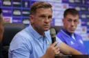 Suporter Persija Jakarta, Jakmania, bersiap memberikan dukungan saat laga kontra Persib Bandung di SUGBK.