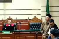 Bupati Tulungagung Didakwa — Bupati Tulungagung nonaktif Gatut Sunu Wibowo menjalani sidang perdana di Pengadilan Tipikor Surabaya.