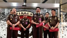 Kejaksaan Agung menetapkan PT Toba Pulp Lestari (TPL) sebagai tersangka korporasi dalam kasus manipulasi ekspor.
