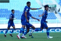 Hasil Arema FC — Pemain Arema FC merayakan kemenangan atas Isenmulang Kalteng FC di Stadion Kanjuruhan