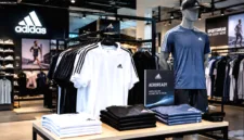 Adidas menghadirkan inovasi material tekstil terbaru pada koleksi baju olahraga tahun 2026.