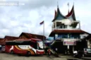 Layanan bus AKAP di Terminal Tipe A Bareh Solok tetap beroperasi normal pascabanjir bandang di Kabupaten Solok.