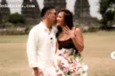 Penyanyi Marion Jola resmi dilamar kekasihnya, Dennis Talakua, dengan latar megah Candi Prambanan.