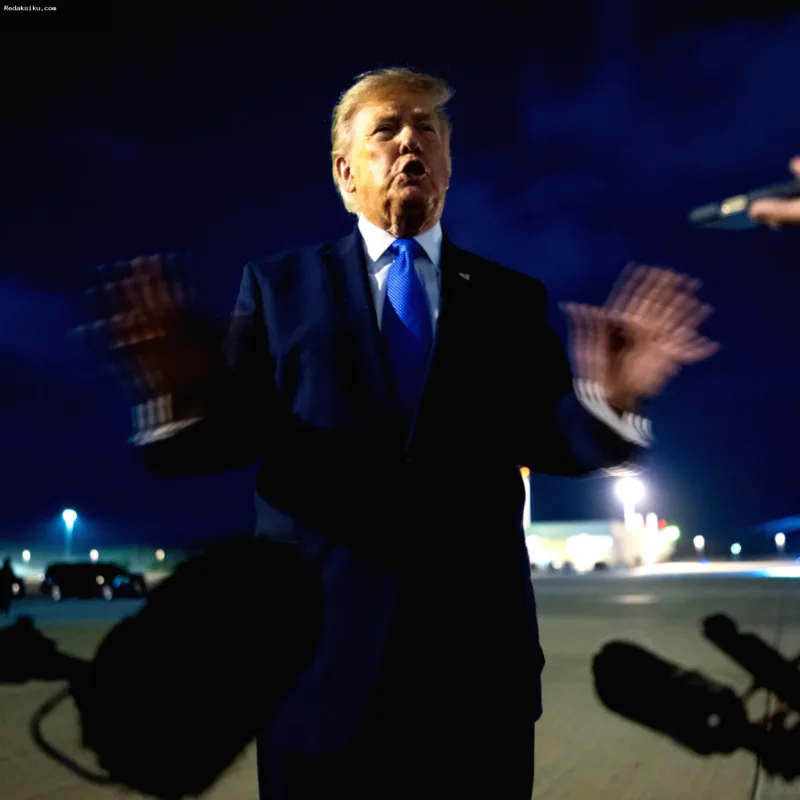 Kebijakan Trump — Donald Trump dalam sorotan terkait kebijakan yang dinilai menekan kebebasan pers dan jurnalis investigasi.