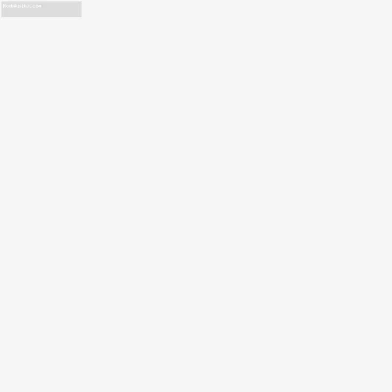 Ariel NOAH tersenyum saat mendapat kejutan ulang tahun ke-45 dari Wulan Guritno dalam pesta bertema Manchester United.