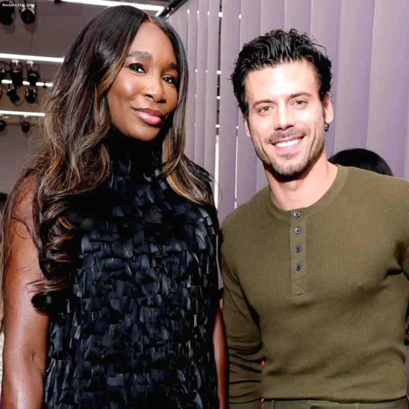 NYFW — Venus Williams tampil memukau saat menghadiri peragaan busana Simkhai di New York Fashion Week.