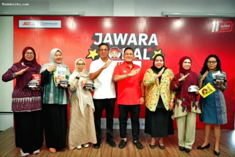 Para pemenang program Jawara Lokal J&T Express menerima apresiasi atas inovasi bisnis UMKM mereka.
