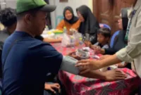 Mahasiswa KKN UNS memberikan sosialisasi pola hidup sehat kepada warga Tegalgondo