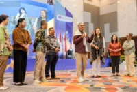 Pengusaha Sulut — Dahlan Iskan berbicara di depan para pengusaha lokal untuk dorong peningkatan kapasitas produksi.