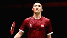 Jonatan Christie harus mengakui keunggulan wakil Malaysia, Leong Jun Hao, pada partai pembuka bulu tangkis putra Asian Games 2026.