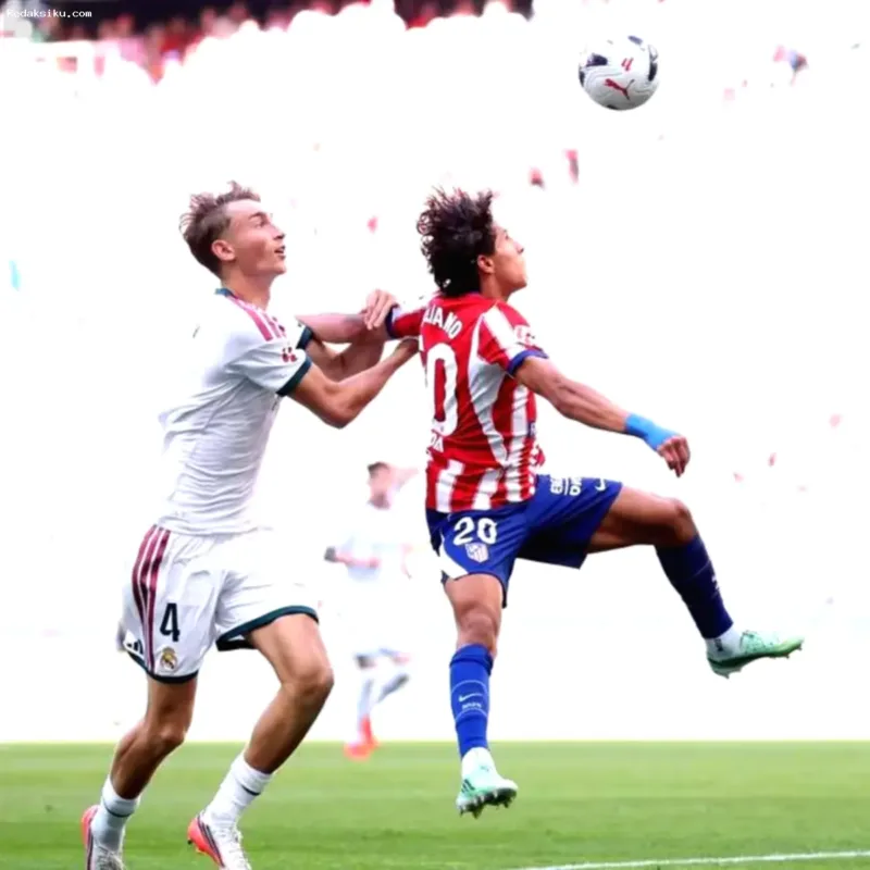 Atletico Madrid Kalahkan Real — Pemain Atletico Madrid merayakan kemenangan 2-0 atas Real Madrid di Stadion Riyadh Air Metropolitano.