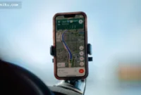 HP tahan air — Ponsel tahan air dan debu untuk pengemudi ojek online yang aktif bekerja di jalanan.