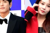 Aktor Kwak Si Yang dan penyanyi Yoo Ji Ae mengumumkan rencana pernikahan di Seoul.