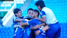 Arema FC sukses mengamankan kemenangan telak pada pekan pertama Super League di hadapan pendukungnya.