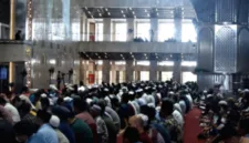 Khatib bersiap menyampaikan pesan kebaikan pada pelaksanaan ibadah salat Jumat, 18 September 2026.