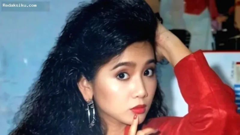 Vina Panduwinata tampil dengan gaya retro dalam koleksi foto asli era 1980-an miliknya
