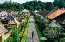 Desa Wisata Pentingsari di Sleman menawarkan pengalaman wisata pedesaan berbasis masyarakat di lereng Gunung Merapi.