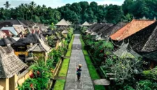 Desa Wisata Pentingsari di Sleman menawarkan pengalaman wisata pedesaan berbasis masyarakat di lereng Gunung Merapi.