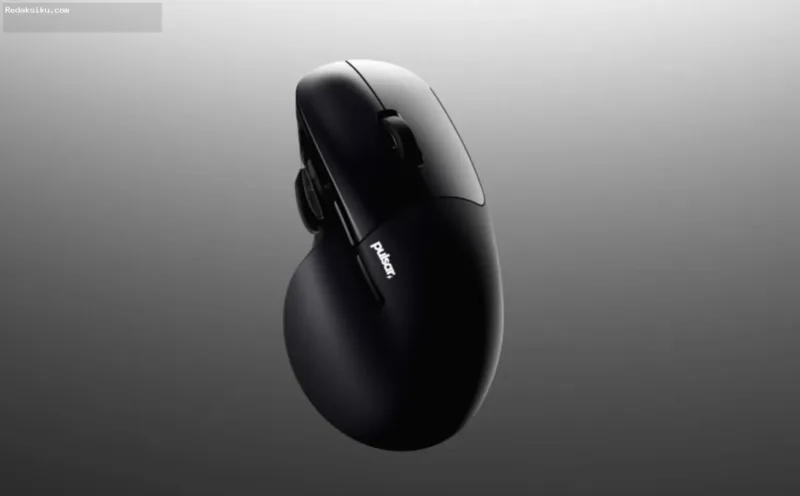 Pulsar X5, mouse gaming nirkabel ergonomis dengan bobot 62 gram yang dipamerkan di Tokyo Game Show 2026.