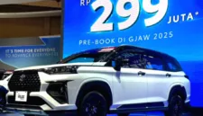 Toyota Veloz V Hybrid 2025 menjadi pilihan mobil keluarga yang menawarkan efisiensi bahan bakar dengan teknologi hybrid.