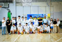 Tim basket putra Surakarta merayakan kemenangan medali emas di ajang POPDA Jateng 2026.