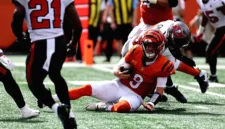 Joe Burrow meredam kekhawatiran pendukung Cincinnati Bengals terkait kondisi kebugarannya usai menjalani latihan terbatas.