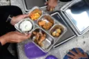 Puluhan siswa SD di Deli Serdang dilarikan ke puskesmas akibat keracunan usai menyantap Makanan Bergizi Gratis.