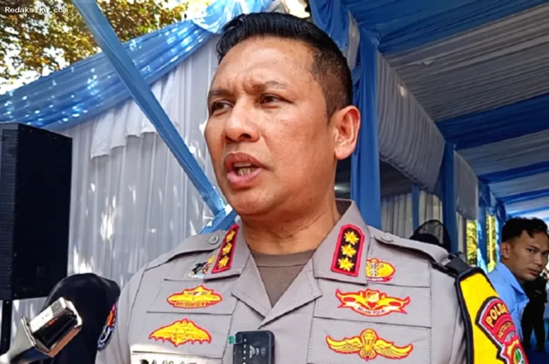 Polda Metro Jaya — Personel kepolisian bersiaga mengamankan Pemilihan Kepala Desa serentak di Kabupaten Bekasi.
