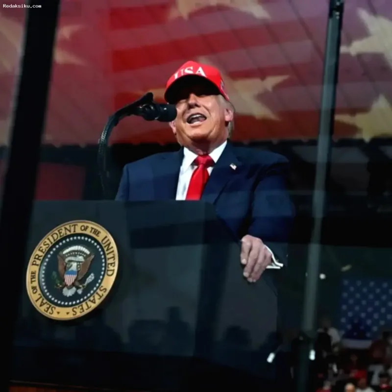 perjanjian keamanan permanen — Bendera Amerika Serikat, Denmark, dan Greenland berkibar berdampingan dalam pertemuan diplomatik strategis di Arktik.
