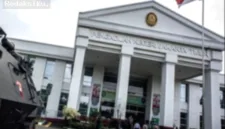 Dr Tifa dan Roy Suryo menghadapi sidang vonis terkait kasus dugaan pencemaran nama baik ijazah Joko Widodo di Pengadilan Negeri Jakarta Timur.