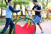 Cara Menciptakan Ruang — Peralatan kebugaran di pusat olahraga modern yang tertata rapi dan inklusif