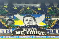 Spanduk raksasa berwajah Igor Tolic dengan tulisan In Igor We Trust dibentangkan Bobotoh di Stadion GBLA.