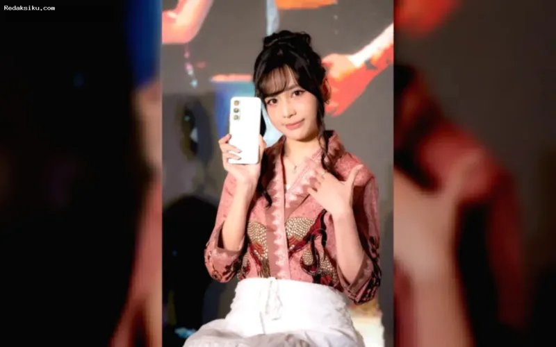 Penyanyi Dewi Gita saat menghadiri sebuah acara formal.