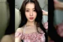 Kehadiran IU dengan gaya stylish di pernikahan penata rambut pribadinya sukses menarik perhatian publik dan menjadi sorotan.