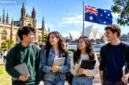 Pemerintah Australia berencana melarang mahasiswa internasional membawa keluarga demi menekan lonjakan angka migrasi.